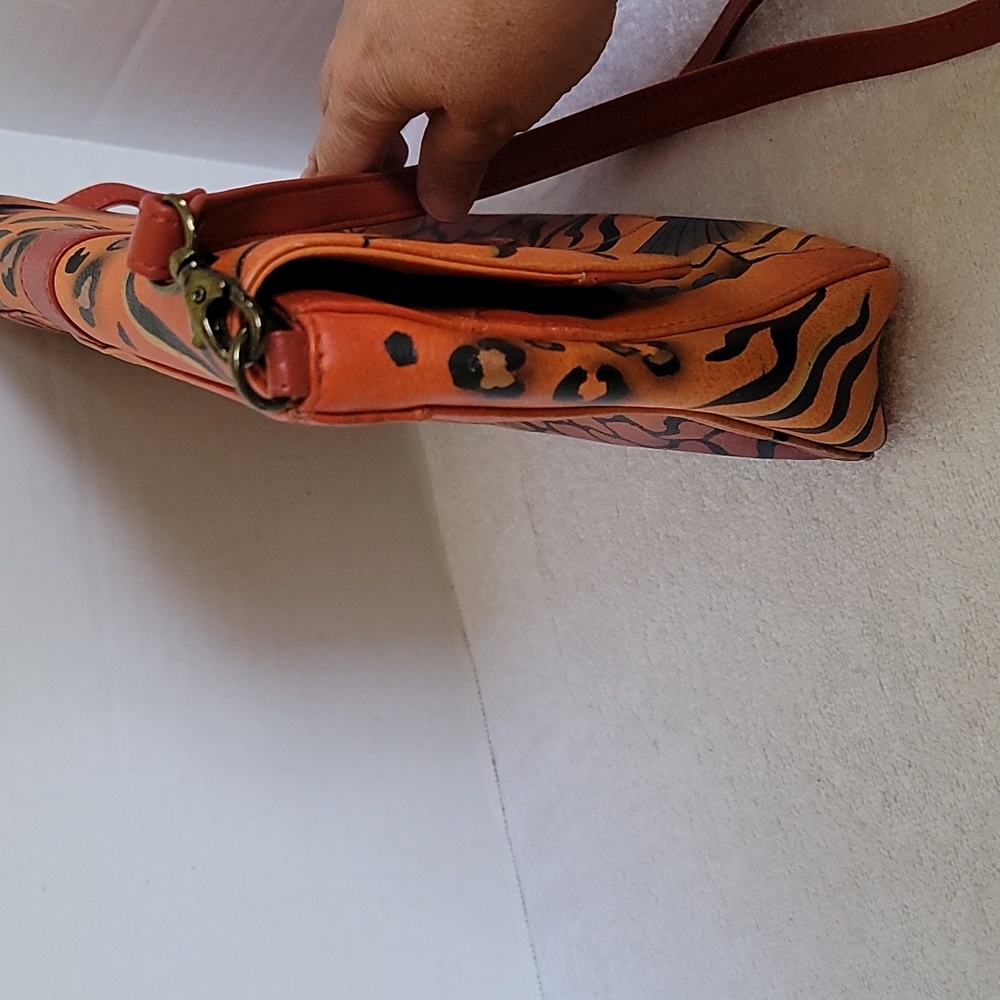 Anuschka hand painted leather medium flap messenger - Picture 8 of 16